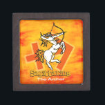 Sagittarius L'Archer boîte cadeau zodiaque feu<br><div class="desc">Sagittarius "L'Archer" boîte cadeau astrologie grecque avec symboles Sagittarius et feu pour ce signe de feu. Un cadeau parfait pour ceux qui sont nés entre le 21 novembre et le 21 décembre. Uniquement dessiné et dessiné par Sarah Trett.</div>