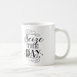 Saisissez le jour - tasse de café de typographie