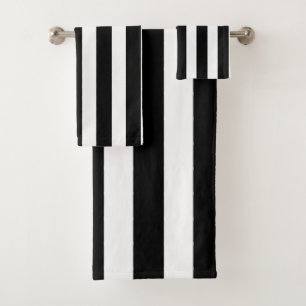 Salle de bain moderne avec rayures noir et blanc