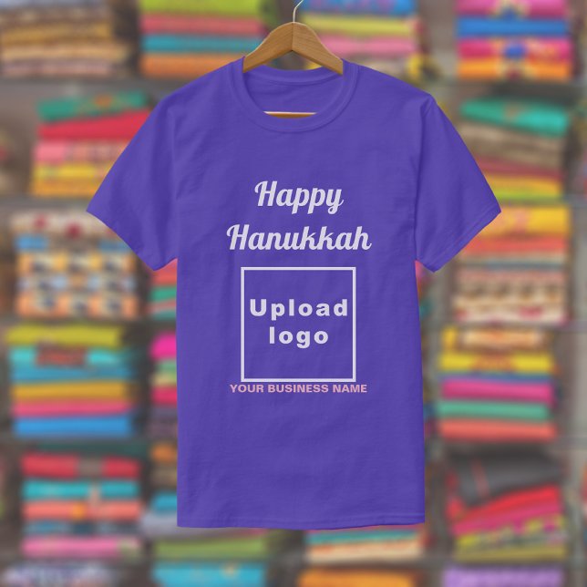 Salutation Hanoukka d'affaires sur T-shirt violet (Hanukkah greeting, business name and logo on purple t-shirt)