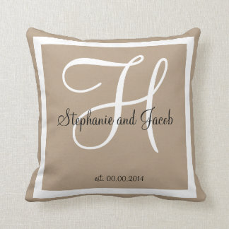 Sand tan taupe personnalisé coussin de mariage