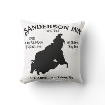 Sanderson Inn Halloween Funny Coussin