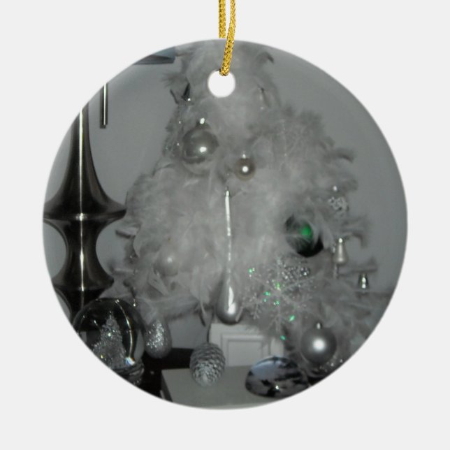 Sapin de Noël à plumes blanches avec décorations (Devant)