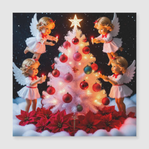 Sapin de Noël fantaisiste avec figurines d'anges