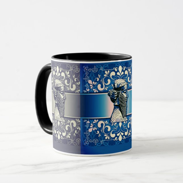 Sargon II Mug (Devant gauche)