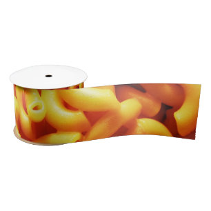 Satin Macaronis au fromage sur le ruban en soie