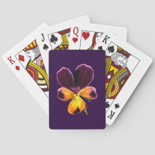 Saut de type vers le haut des cartes de jeu