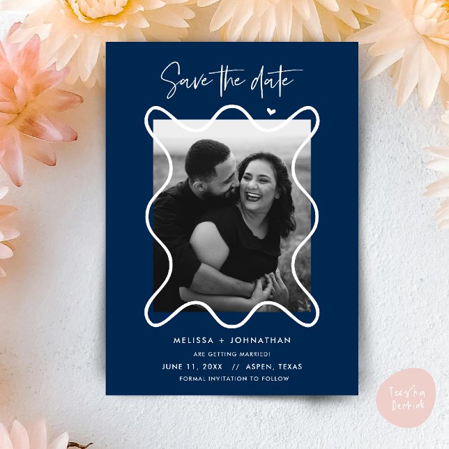 Save The Date Annonce de mariage Couple Heureux pour réserver la (Happy Couple Save the date wedding announcement whimsical in navy blue)
