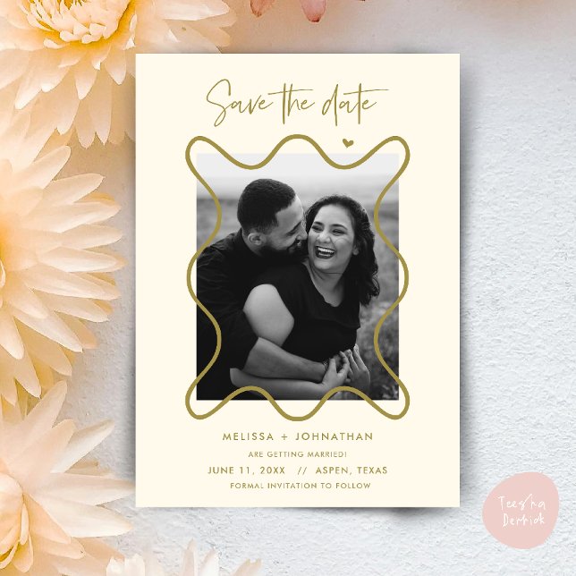 Save The Date Annonce de mariage de couple heureux pour réserver (Happy Couple Save the date wedding announcement whimsical in yellow gold)