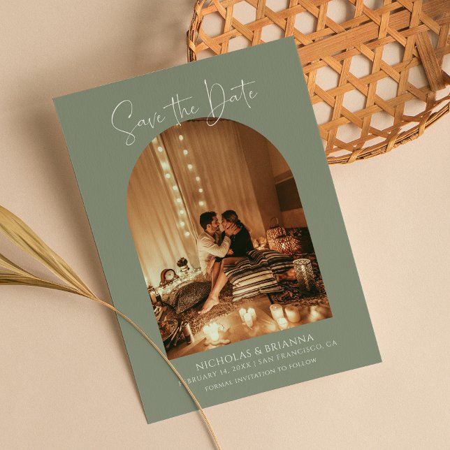 Save The Date Arc moderne élégant Photo Sage Green Boho Mariage (Créateur téléchargé)
