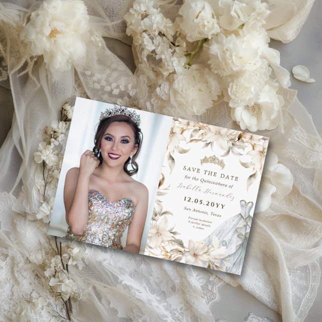 Save The Date Argent blanc Floraux hiver Quinceañera (This elegant white and gold quince invitation is perfect for a chic, sophisticated look.)