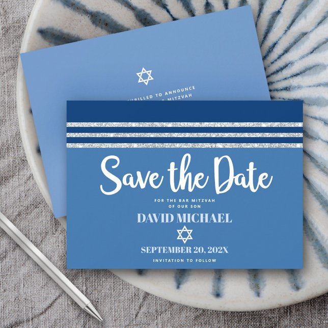 Save The Date Bar Mitzvah Moderne Gras Talit Argent Bleu Écritur (Créateur téléchargé)