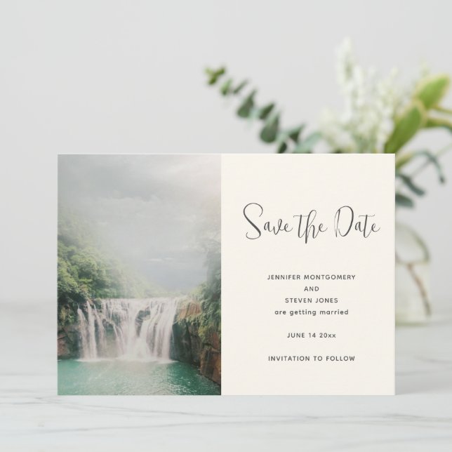 Save The Date Belle cascade d'un Mariage de Forêt Verte (Debout devant)