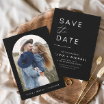 Save The Date Black Elegant Enregistrer la date Photo Minimalist<br><div class="desc">Mariage Noir Enregistrer les cartes de dates qui ont une photo sur le devant. Les cartes Save the Date contiennent une typographie de script moderne,  lettrée à la main,  qui sont élégantes,  simples et modernes à utiliser après que vous minimaliste simple célébration de mariage.</div>