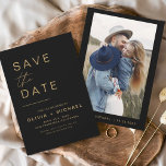 Save The Date Black Gold Enregistrer la date Photo Minimaliste É<br><div class="desc">Noir et Or Mariage Enregistrer les Cartes de Date qui ont une photo sur le devant. Les cartes Save the Date contiennent une typographie de script moderne,  lettrée à la main,  qui sont élégantes,  simples et modernes à utiliser après que vous minimaliste simple célébration de mariage.</div>