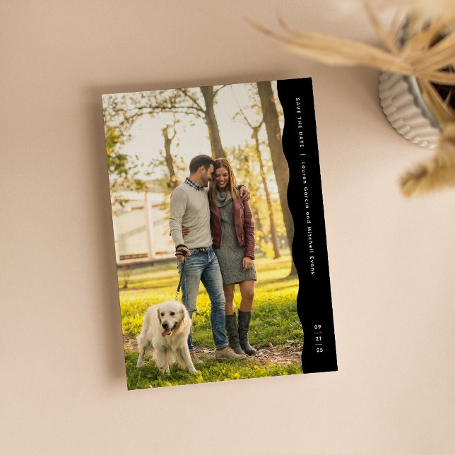 Save The Date Bord ondulé moderne simple photo en noir et blanc (Créateur téléchargé)