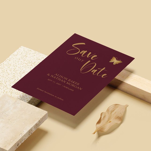 Save The Date Bourgogne et Or Script: Papillon Pailleté Mariage (Personalized Burgundy & Gold Script: Glitter Butterfly Wedding Save The Date)