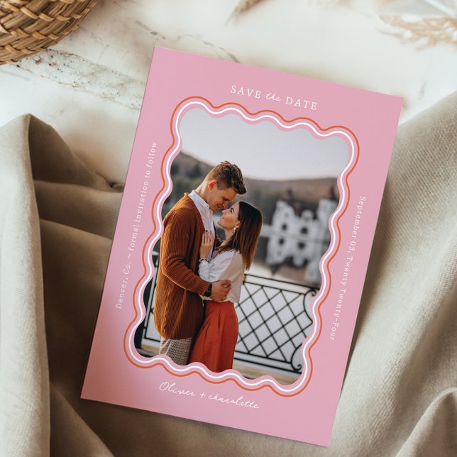 Save The Date Cadre photo ondulé de style minimal rétro chic ros (Stylish Minimal Retro Style Wavy Photo Frame Pink Save The Date)