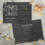 Save The Date Calendrier Gold Love Coeur Noir Blanc<br><div class="desc">Cette carte de dattes élégante comporte un calendrier avec un joli coeur d'amour doré qui met en valeur votre date spéciale sur un arrière - plan de tableau noir. Le verso contient des informations supplémentaires sur la date,  y compris l'adresse de votre site Web mariage. Conçu par Thisisnotme©</div>