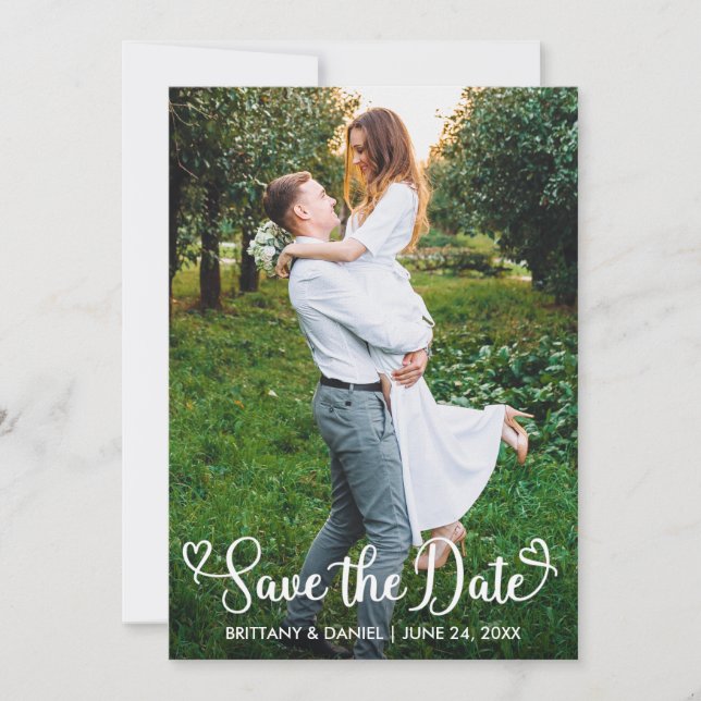 Save The Date Calligraphie moderne Coeurs Couple Photo (Devant)