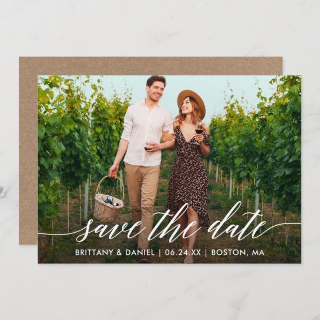 Save The Date Calligraphie moderne Script Kraft Couple Photo (Devant / Derrière)