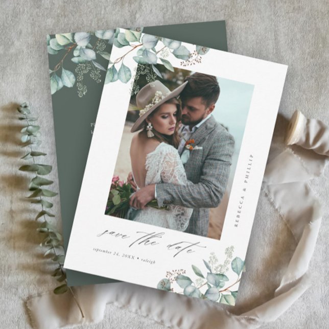 Save The Date Code QR de photo de mariage élégant à la verdure d (Elegant Eucalyptus Greenery Photo Wedding Save the Dates with QR code.)
