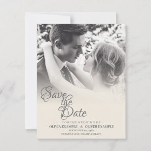 Save The Date Couple de mariés s'embrassant en monochrome