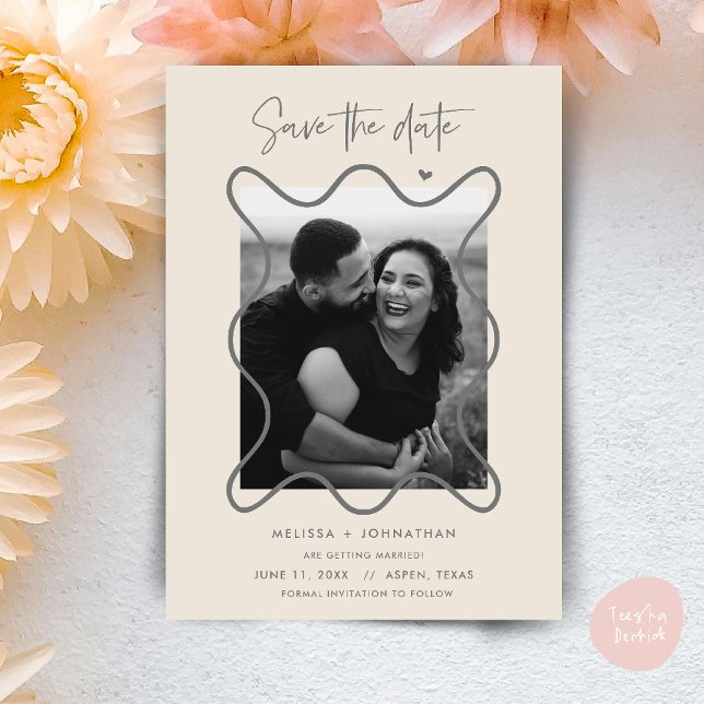 Save The Date Couple heureux annonce de mariage à jour (Happy Couple Save the date wedding announcement whimsical in cream grey)
