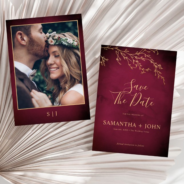 Save The Date Crimson Red & Gold Botanical Photo élégante (Créateur téléchargé)
