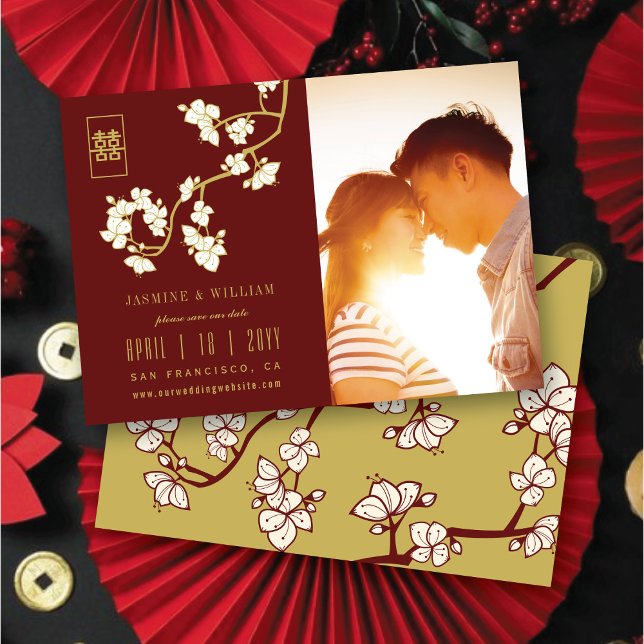 Save The Date Double Bonheur des fleurs de pêche Photo chinoise  (Burgundy Red/Gold Peach/Plum Blossoms Double Happiness Chic Chinese Wedding Save The Date Postcard)