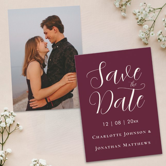 Save The Date Écriture Élégante Photo de Mariage Moderne (Modern photo elegant script burgundy cream wedding save the date invitation Portrait full bleed)