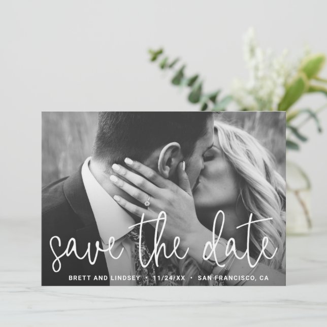 Save The Date Élégant Blanc Script Simple Photo Mariage moderne (Debout devant)