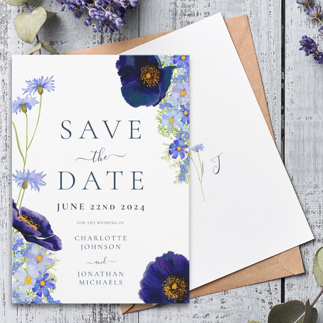 Save The Date Élégant Été Floral Bleu Mariage Enregistrer La Dat (Modern wildflower blue floral wedding save the date invitation with stylish typography script )