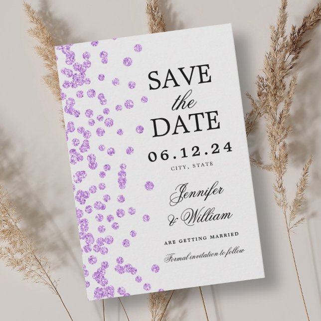 Save The Date Élégant Mariage de script Confetti violet (Elegant Script Wedding Confetti Purple Save The Date)