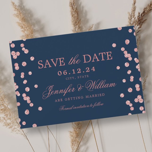 Save The Date Élégant Mariage de script Rose Gold Confetti Navy (Elegant Script Wedding Rose Gold Confetti Navy Save The Date)
