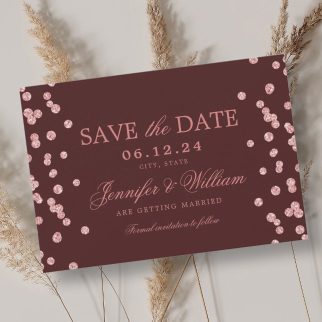 Save The Date Élégant Mariage de script Rose or Confetti Bourgog (Elegant Script Wedding Rose Gold Confetti Burgundy Save The Date)