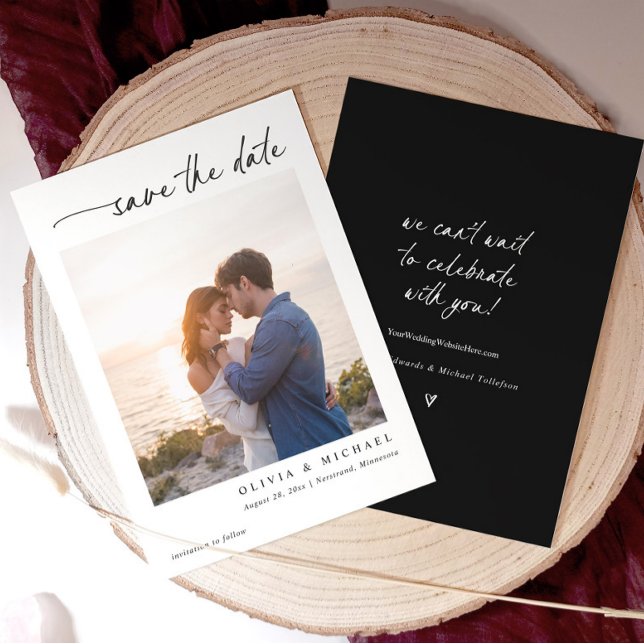 Save The Date Élégant Mariage Moderne Écriture Manuscrite Noir e (Minimalist save the date card with couple photo and modern handwriting script in black and white.)