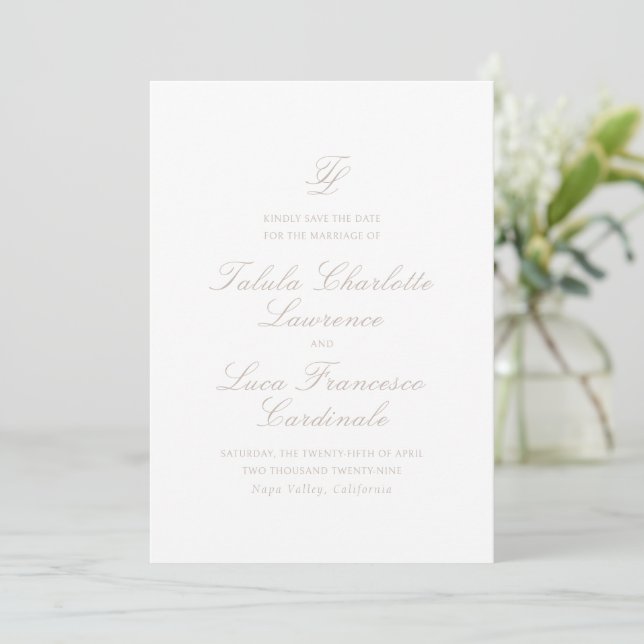 Save The Date Élégant Sandy Neutral Mariage traditionnel (Debout devant)