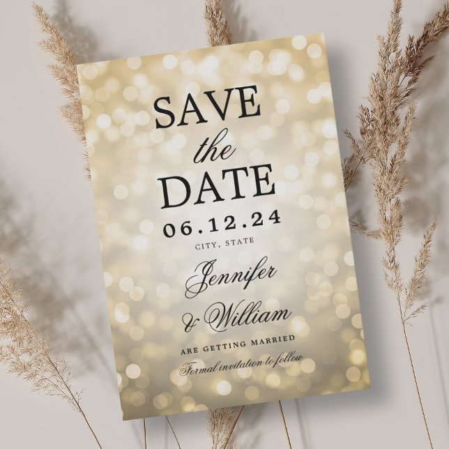 Save The Date Élégant Script Mariage Gold Bokeh Lumières (Elegant Script Wedding Gold Bokeh Lights Save The Date)