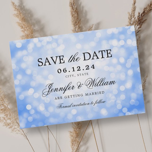 Save The Date Élégant Script Mariage Navy Blue Bokeh Lumières (Elegant Script Wedding Navy Blue Bokeh Lights Save The Date)
