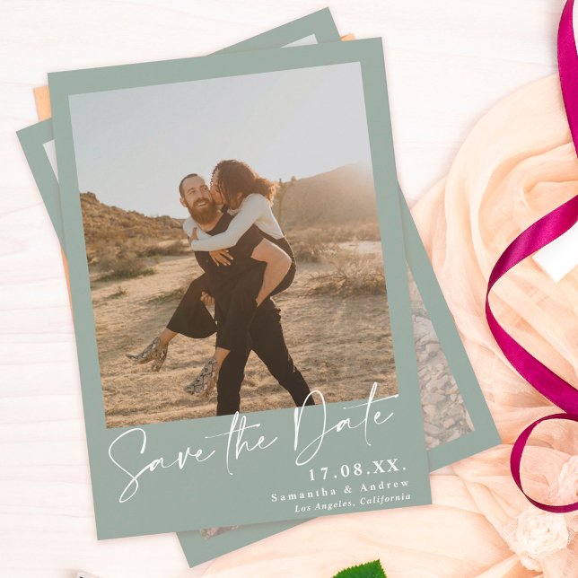 Save The Date Élégant script saute vert 2 photos enregistrer la  (Créateur téléchargé)