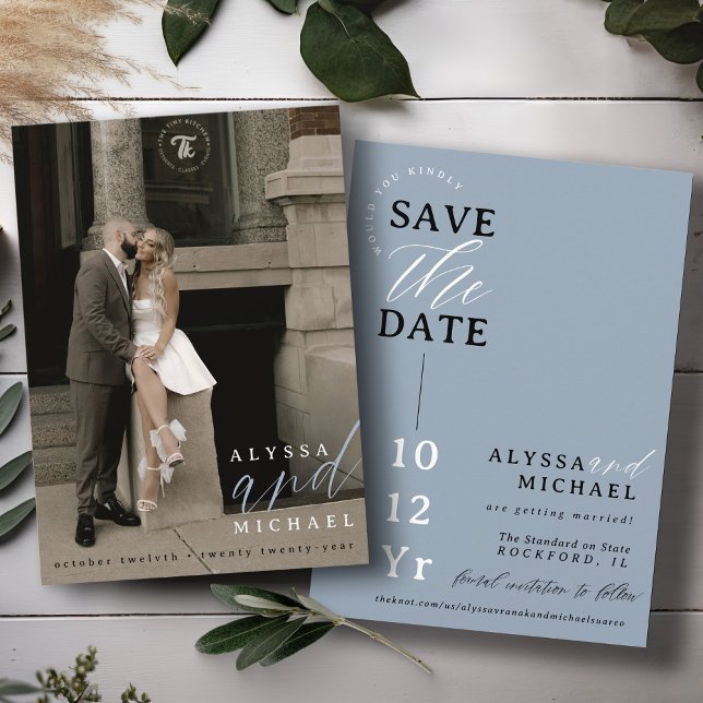 Save The Date Élégant simple moderne Dusty Blue Photo Mariage (Elegant modern photo typography script simple wedding save the date, black and white, dusty blue)