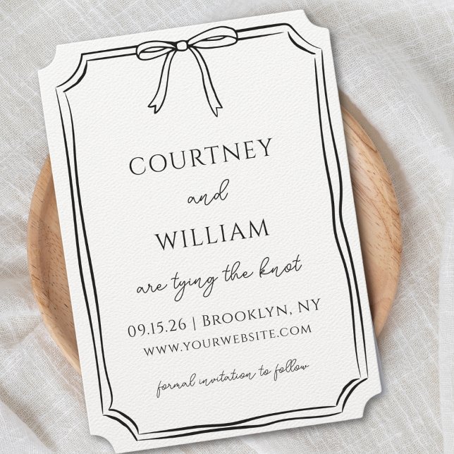 Save The Date Élégant "Tying the Knot" Main-Drawn Bow moderne (Classic black and white Save the Date card with an elegant bow design—customizable for your wedding.)