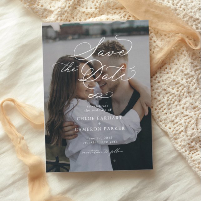 Save The Date Élégante Calligraphie traditionnelle Mariage Photo (Créateur téléchargé)
