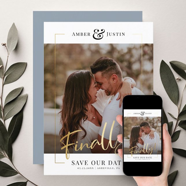Save The Date Enfin ! | Carré d'or moderne photo élégant amusant (Share the wonderful news of your engagement with these fun, modern printed gold Frame Save the Dates)