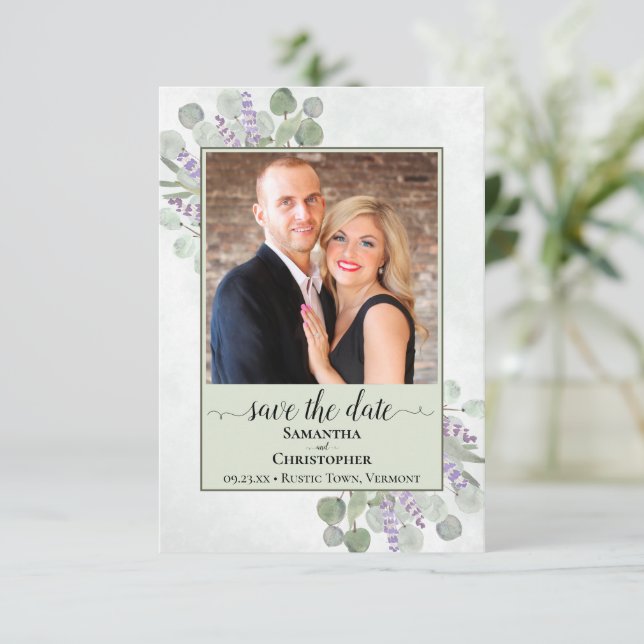 Save The Date Eucalyptus rustique & Lavender Green Mariage Photo (Debout devant)