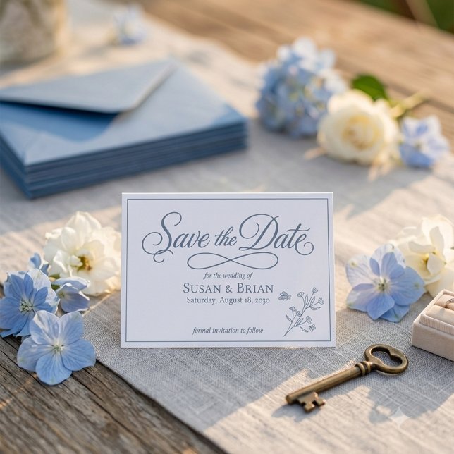 Save The Date Fleur Sauvage Bleue Poussiéreuse Écriture Élégante (Créateur téléchargé)