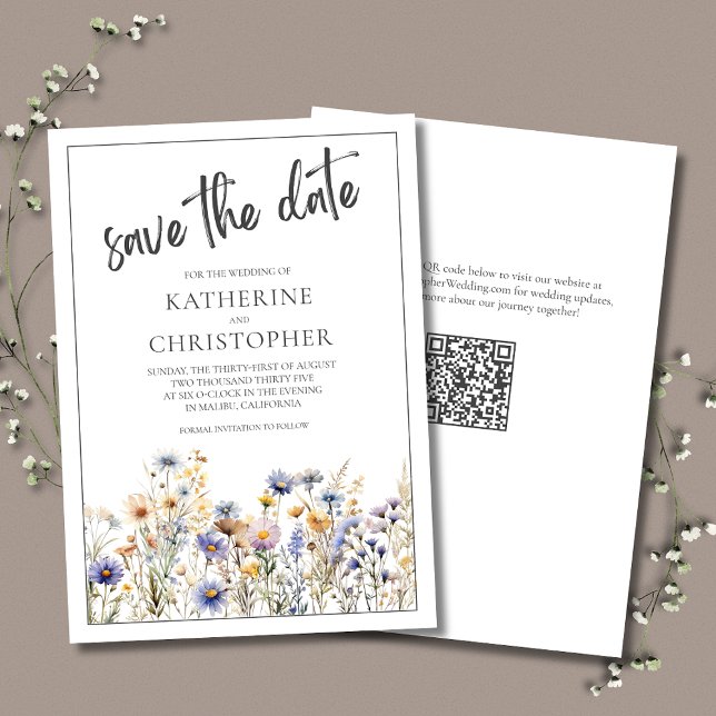Save The Date Fleurs sauvages Bleus Moderne Élégant Mariage Flor (Blue Wildflowers Wedding Save The Date card with QR Code for wedding website.)