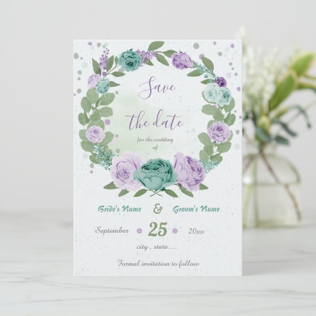 Save The Date fleurs violettes bleu vert couronne (Debout devant)
