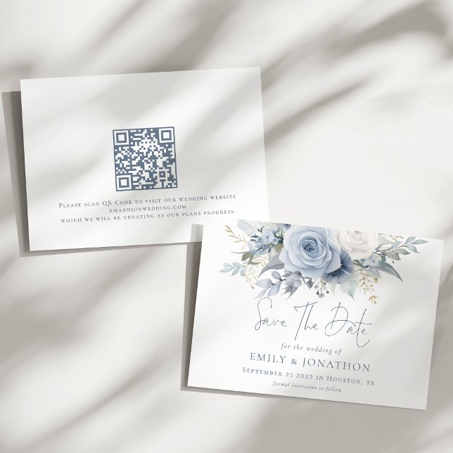 Save The Date Flore bleu Dusty QR Code Mariage d'écriture bleu (Front and back view)